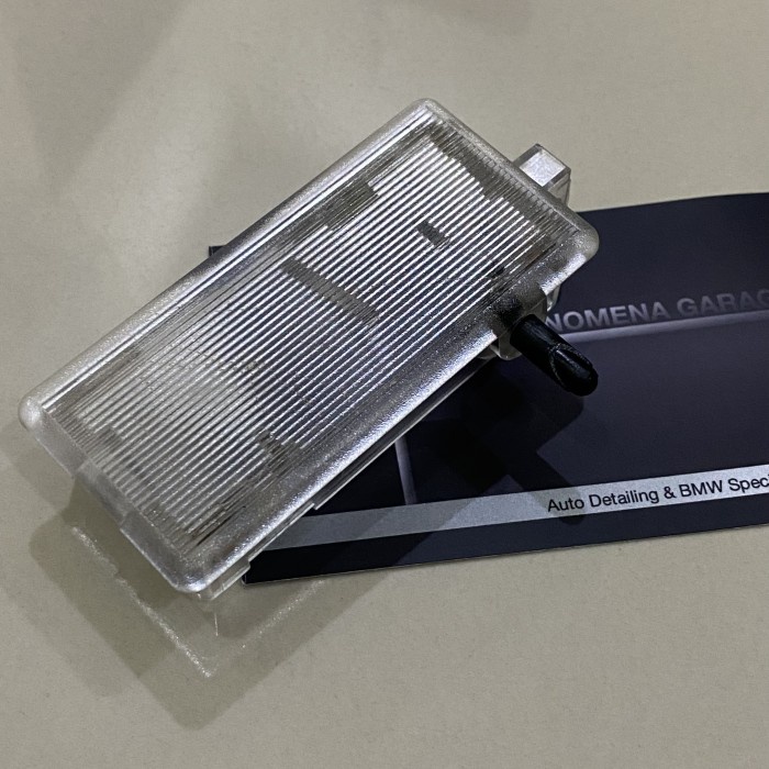 Original Bmw E53 E81 E87 E90 Lampu Laci Glove Box 8364920 (Bekas)