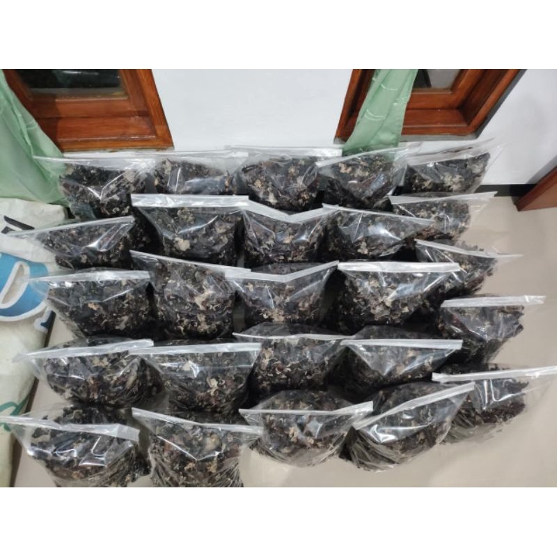 

Makanan Tradisional Jamur Kuping Kering 100gr