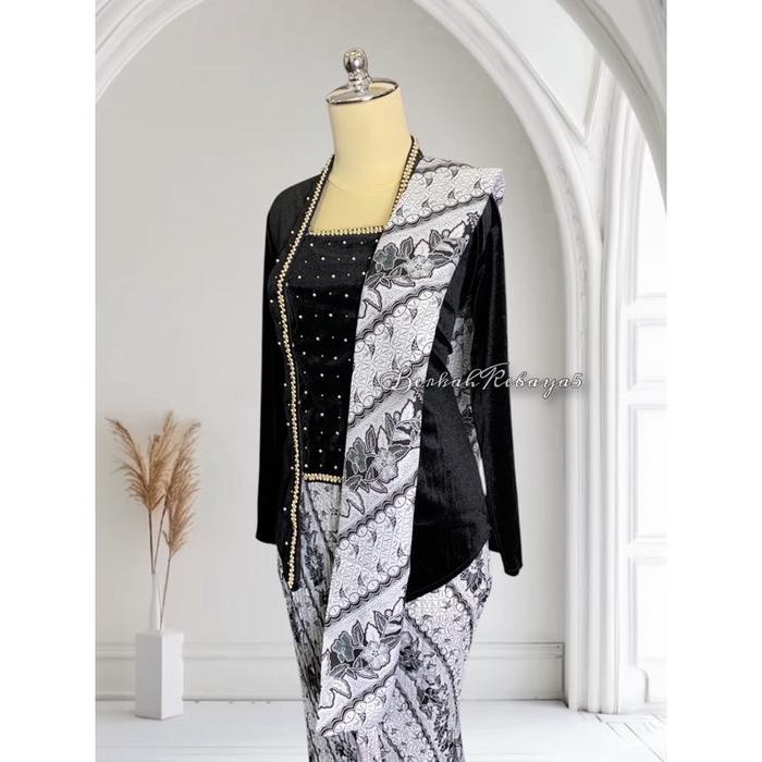 SETELAN KEBAYA BLUDRU PAREL WARNA HITAM + SELENDANG PARANG KUSUMO + JARIK PARANG KUSUMO TERBARU