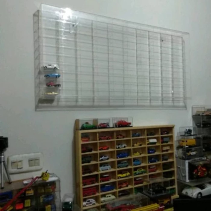 

CUCI GUDANG Rak mobil hotwheels isi 100 mobil - full akrilik