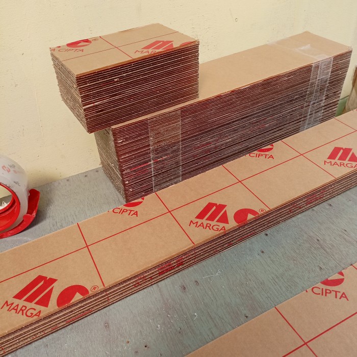 

CUCI GUDANG lembaran akrilik bening/clear 2mm Ukuran 10cm x 30cm