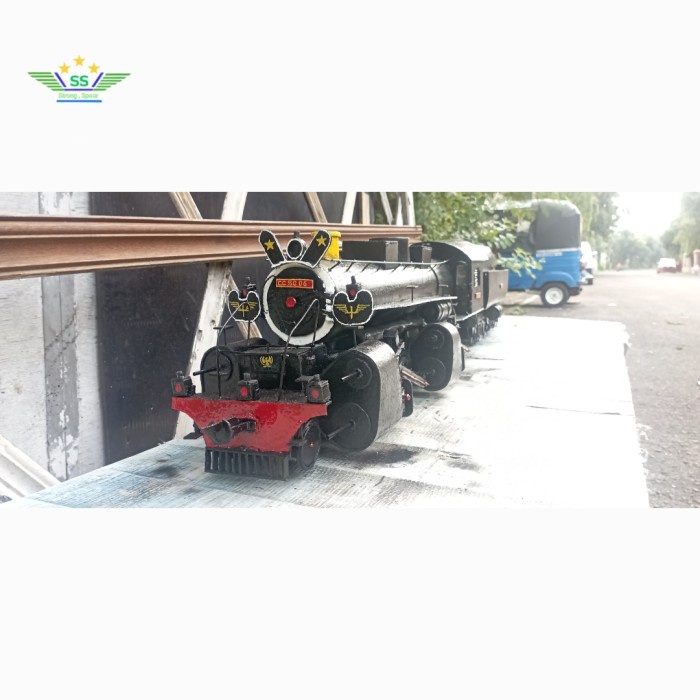 Miniatur lokomotif uap CC50 Indonesia