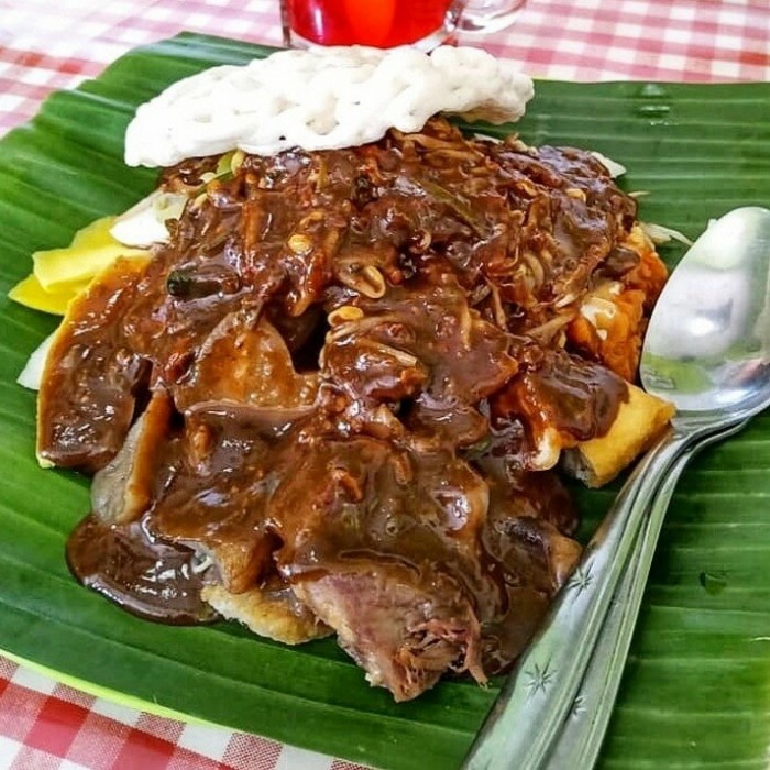 

Rujak Cingur Surabaya+lontong+krupuk kampung 2 () (gosend/grab)