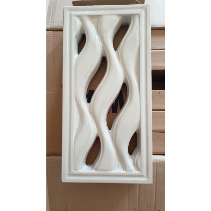 (TopSeller) Roster / Loster Keramik Trisensa / Lubang Angin 20x40 cm RO 131EA
