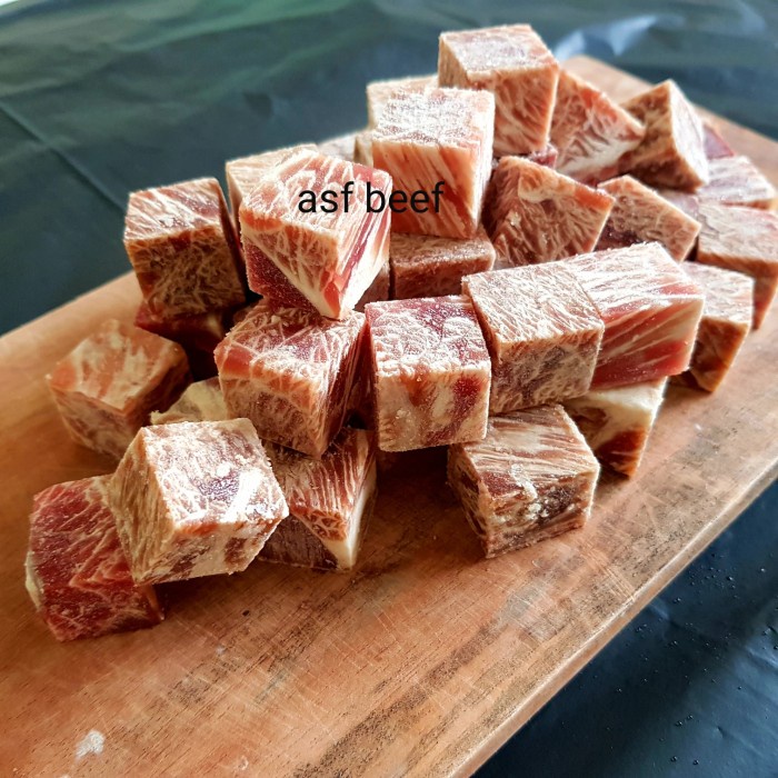 

Lezat- Saikoro Beef cube Meltique / Beef Cubes 500gr