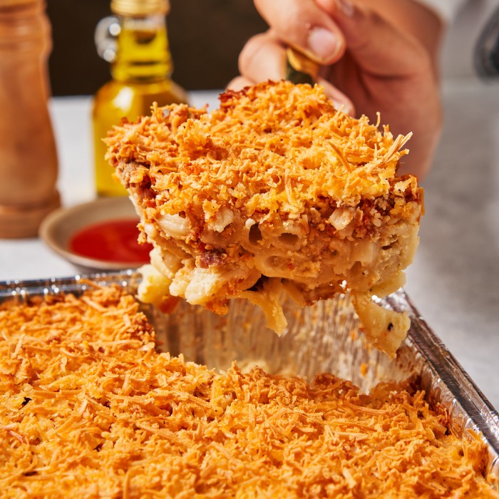 

Hot Sale Smoked Beef Macaroni Schotel/Macaroni Panggang (Family Box) Readyy