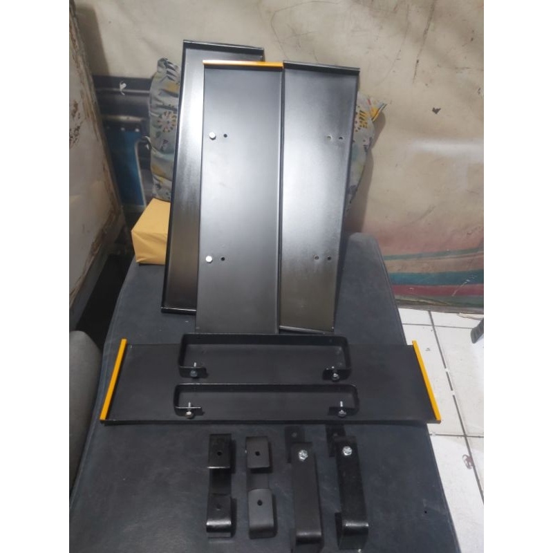 tatakan plat nomor mobil dinas + dudukannya