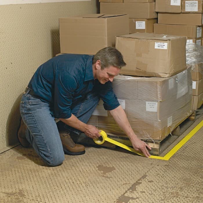 

FLOOR MARKING TAPE ISOLASI LAKBAN LANTAI MERAH-PUTIH UKURAN 4"IN X33M