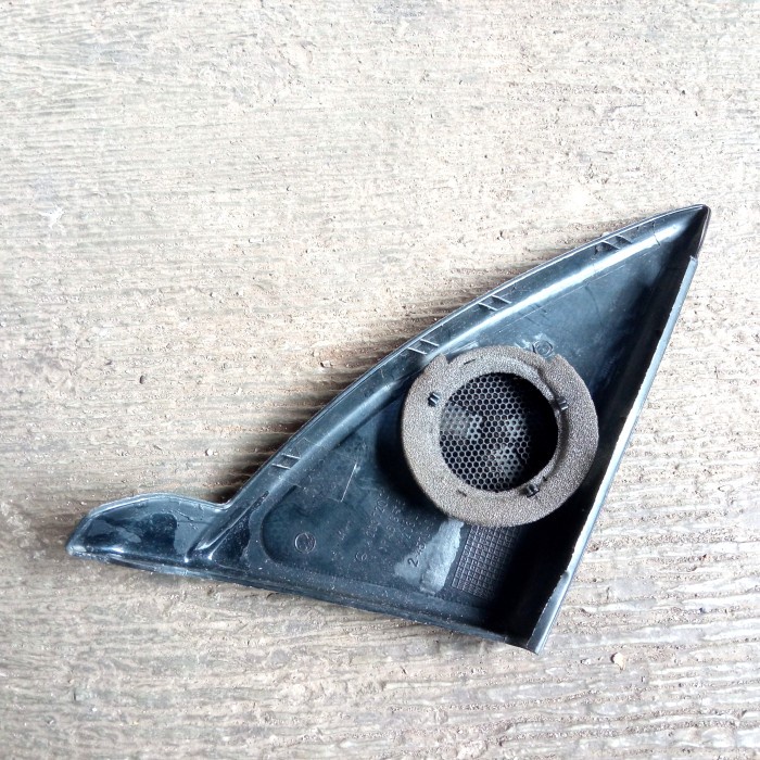 Cover Segitiga Twitter Depan Kiri Original Mercedes Benz Mercy W203 (2Nd)