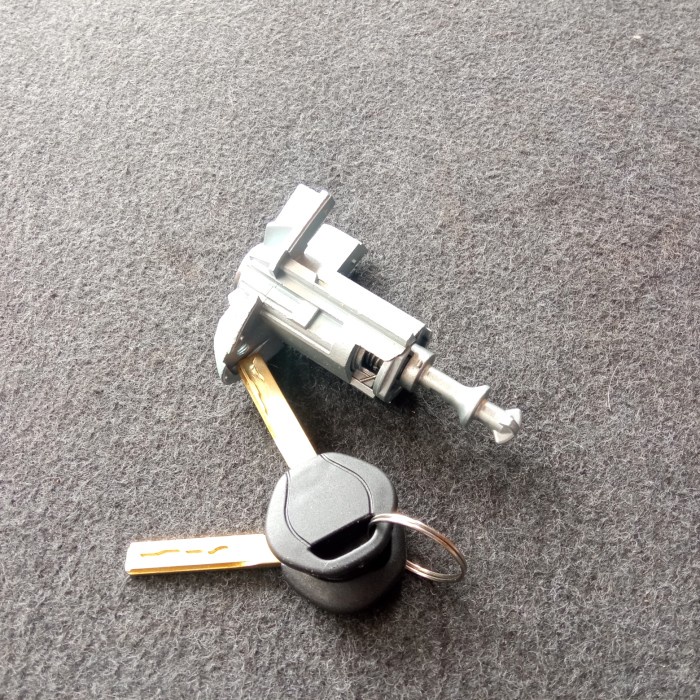Cylinder Kunci Pintu Supir Depan Kanan Bmw X5 E53 (Copotan)