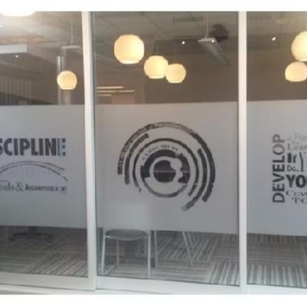 (Expert) kaca film sandblast / kaca sandblast /sandblast logo custom