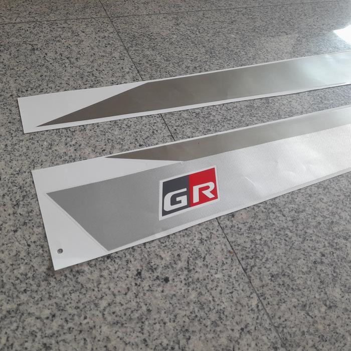 STIKER BODY SAMPING MOBIL TOYOTA FORTUNER 2022 GR SPORT