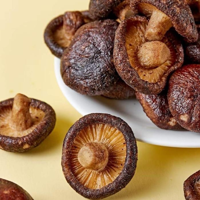 

FREEZE DRIED JAMUR SHITAKE (KERIPIK JAMUR SHITAKE) POUCH 50 GR