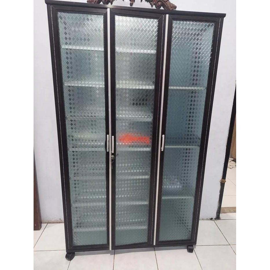 rak sepatu dan helm alumunium 3 pintu/rak sepatu alumunium/rak helm alumunium/rak sepatu alumunium