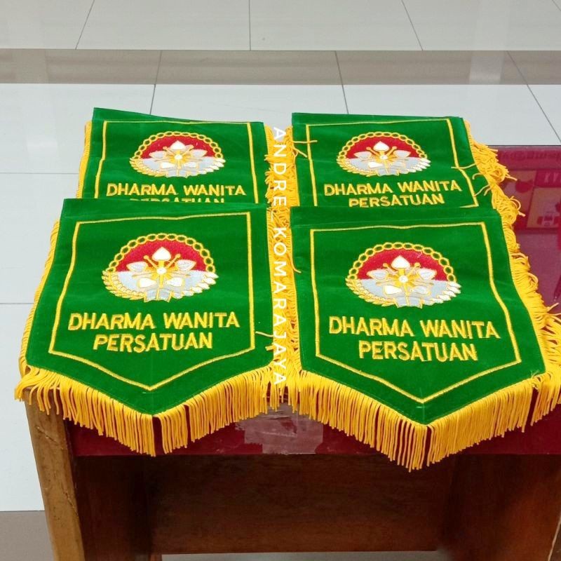 

dharma wanita vandel meja bahan beludru berkualitas