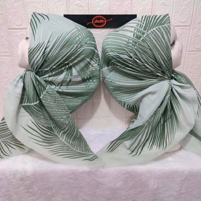 Hijrahive- Hijab Segi Empat Voal Motif Daun Hijau Muda