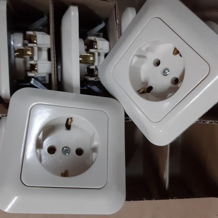 StopKontak Gracio Broco / Stop Kontak Broco colokan steker