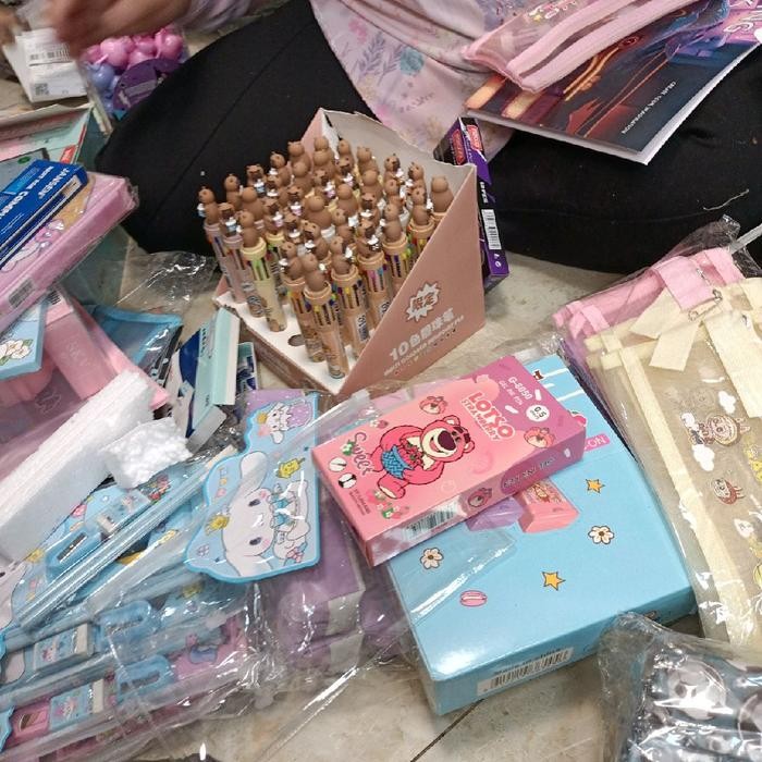 

PAKETAN SUKA SUKA RANDOM APA AJA YAA