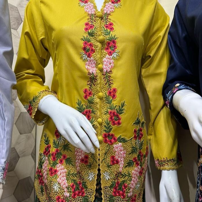Trenatik- Motif Putri Malu Kebaya Encim Nayla Bahan Katun Toyobo