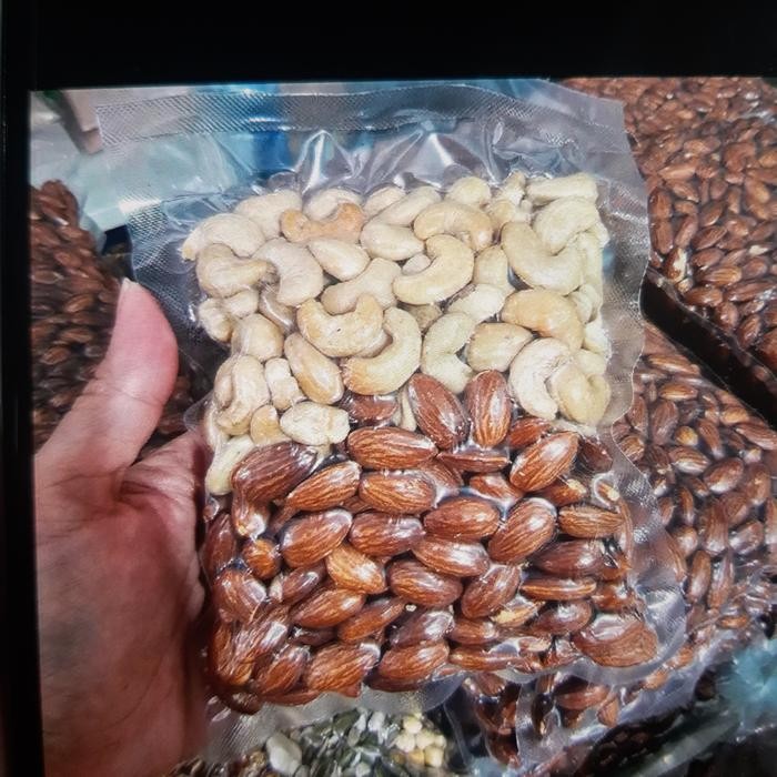 

Mix Mede Roasted &Almond Roasted 1kg Terlaris