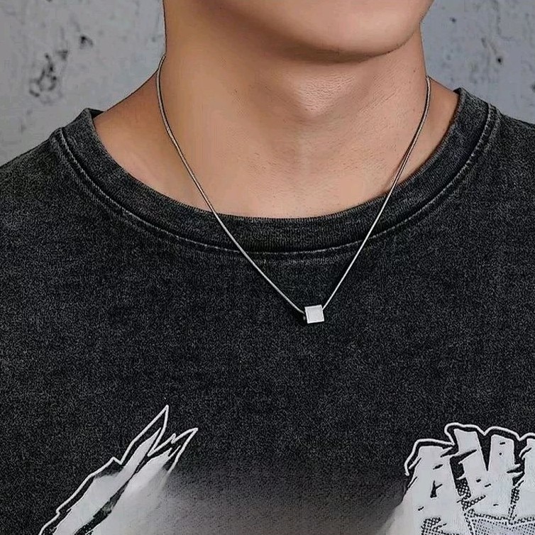 Glamourgemss Kalung Titanium Pria Wanita Liontin Kubus Silver
