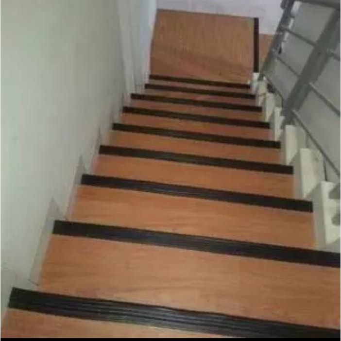 New list tangga siku anti slip karet / step nosing siku tangga karet