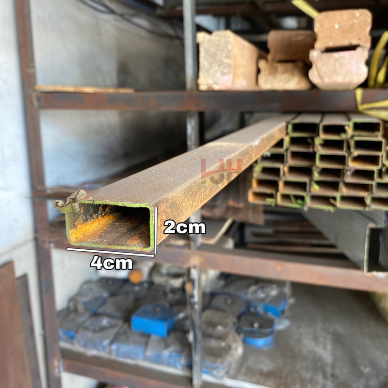 besi hollow pipa kotak , hollow 2x4full, hitam , tebal 1 mm.