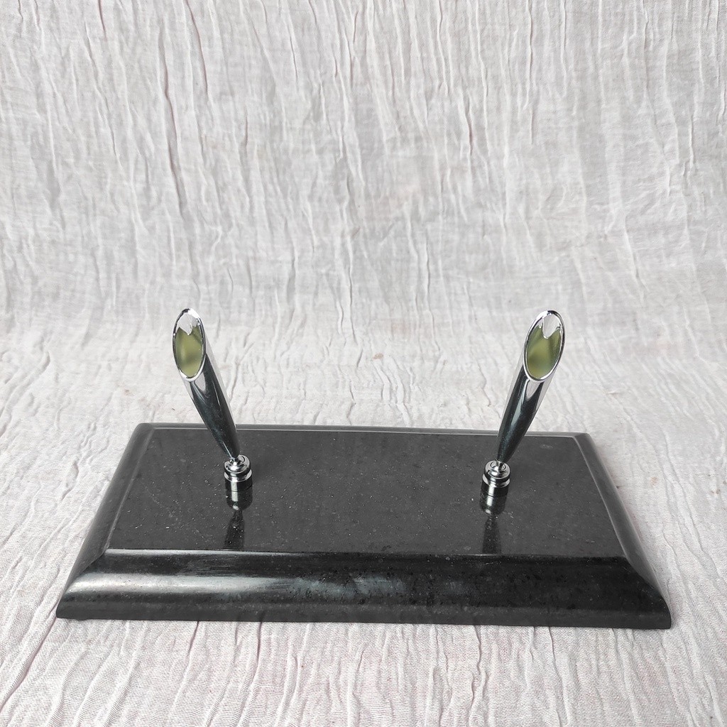 

MARBLE PENA HOLDER TEMPAT PULPEN BOLLPOINT PERSEGI PANJANG HITAM ANDESIT MEJA KANTOR