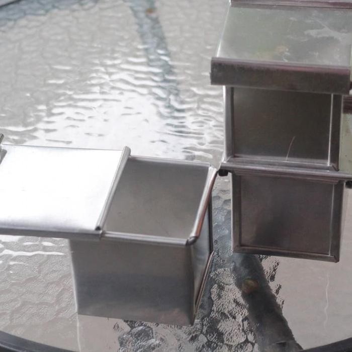 

Loyang Roti Tawar 8 Cm + Tutup Alumunium Kubus Loaf Cube Lokal Tebal