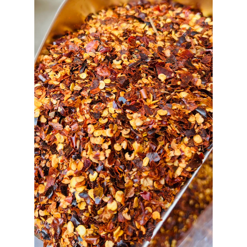 

Konter Makanan Chilli Flake 1Kg Ekstra Pedass / Cabe Giling Kasar Premium