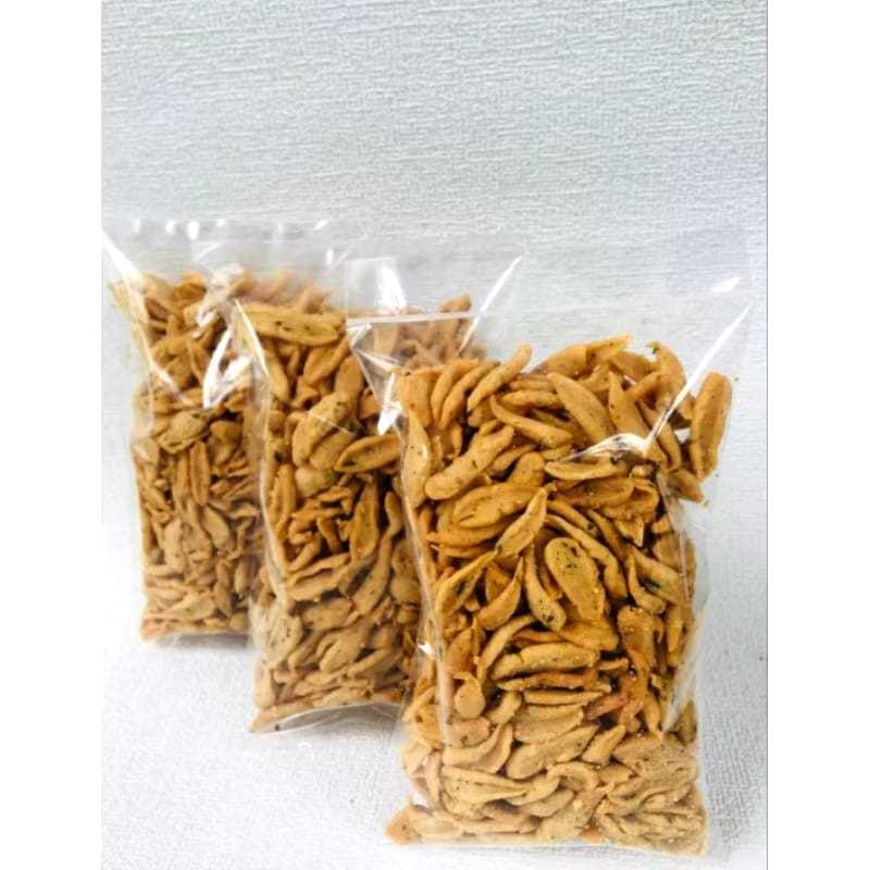 

Andrianbijaksana Kue Bawang Gunting Home Made Di Jamin Rapuh Asli Padang 200G