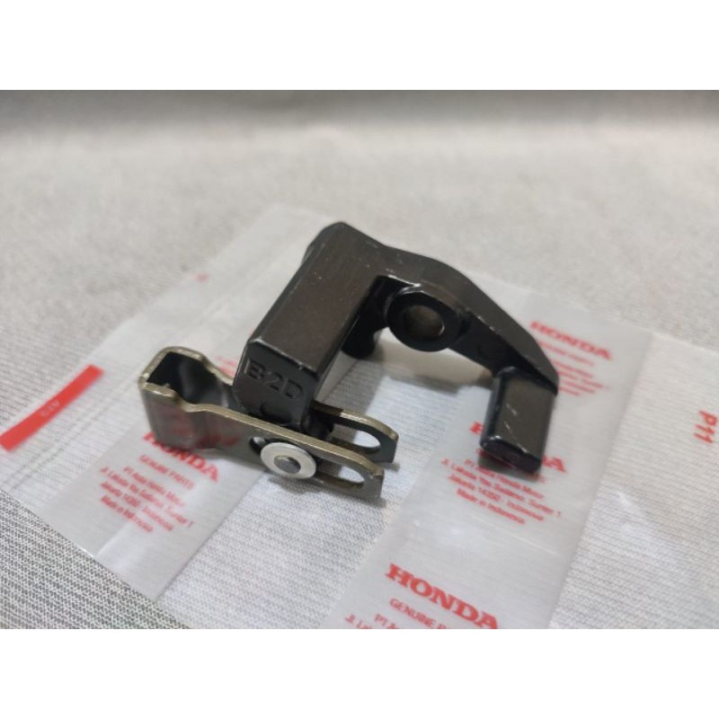Sambungan handel knocker handle rem kanan Honda Vario 125