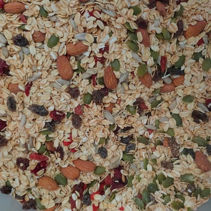 

1000gr Muesli Gembira : rolled oat, sunflower, pumpkin, almond, dark raisin, cranberry & gojiberry
