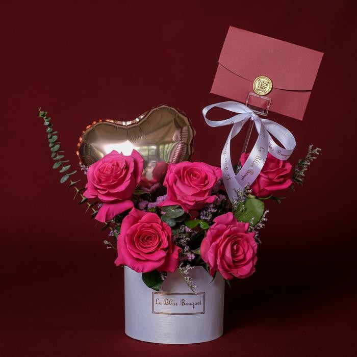 lyigyophile Blissful Ecuadorian Petite Bloombox Valentine's Day Le Bliss Bouquet