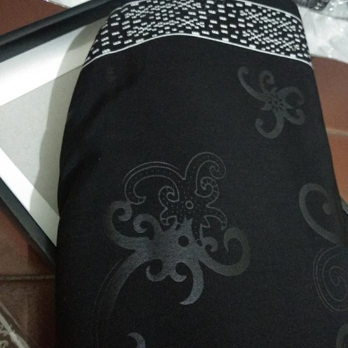 Sarung Papua Mas Hitam Jumbo Fashion Moslem Wear Alat Shalat Syukuran Best Seller