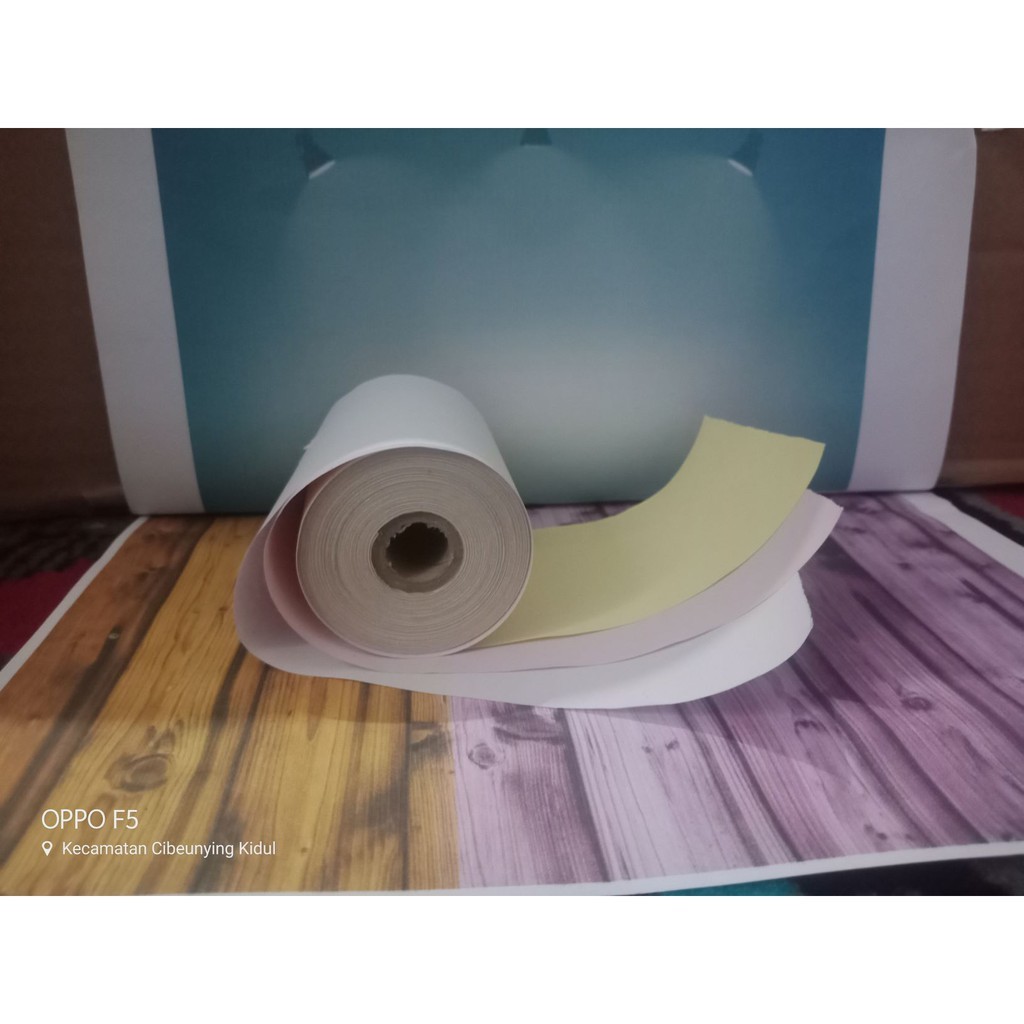 

KERTAS KASIR / KERTAS ROLL / STRUK KASIR Bandung NCR 75 X 58 3 PLY (PUTIH+MERAH+KUNING)