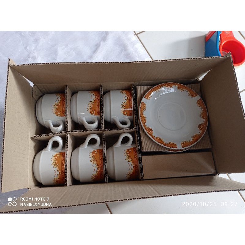 Cangkir Kopi Set Cangkir Keramik Motif Mahkota+tatakan