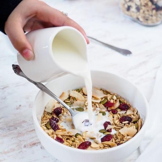 

JTTOP" MUESLI SAFIYA ORIGINAL 1 KG BERRIES NUTS SEED