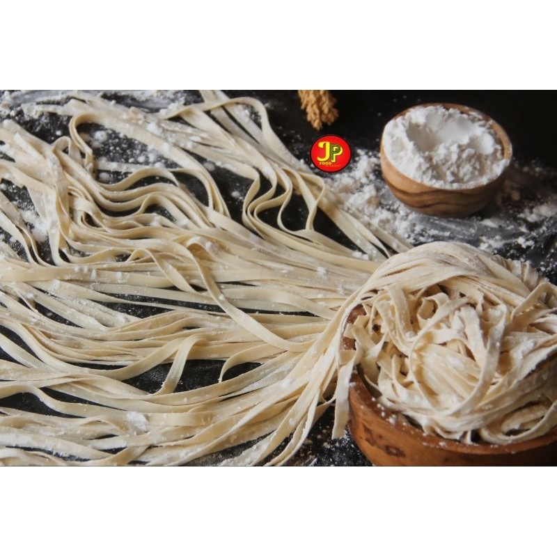 

Mie Lebar Gepeng Mentah Kenyal Halal 100%