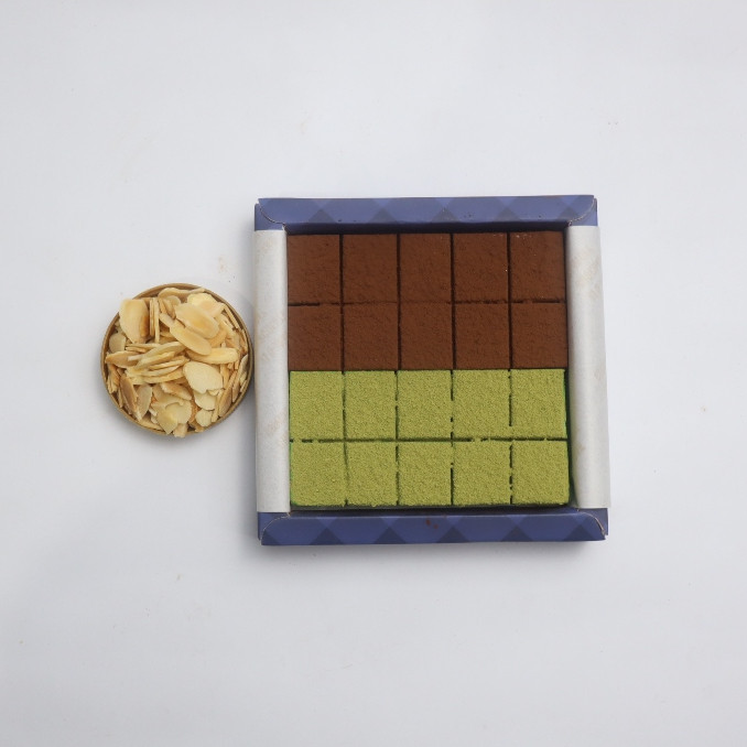 

XIUJANK NAMA CHOCOLATE MIX MATCHA & KACANG ALMOND