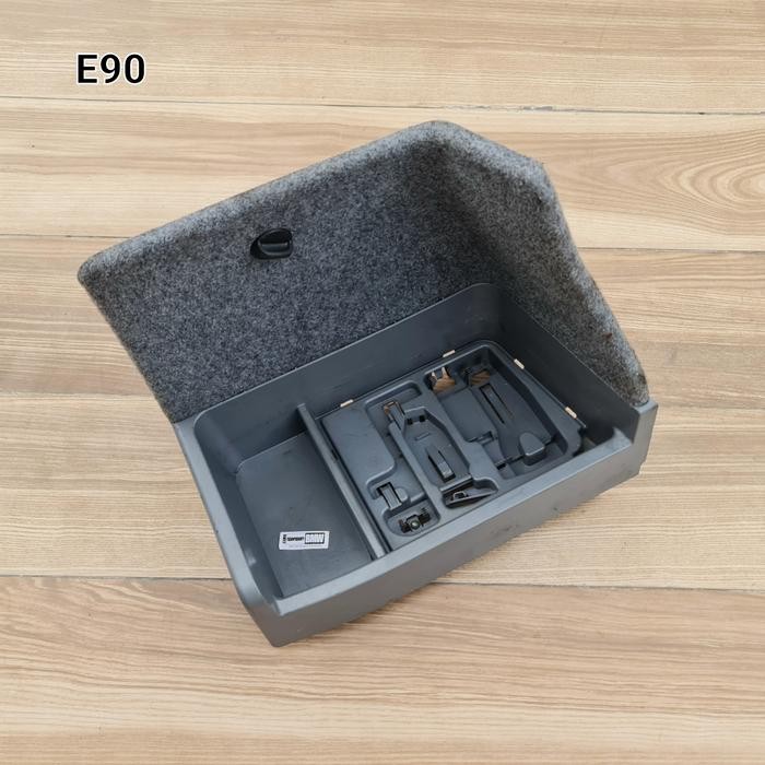 Cover Tutup Accu Aki Bagasi Bmw E90 77070520 Ori Original Asli