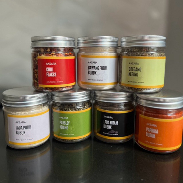 

SANS Aksara Spices: Aneka Bumbu Masak Pilihan. Bawang Putih Bubuk Lada Hitam Bubuk Lada Putih Bubuk