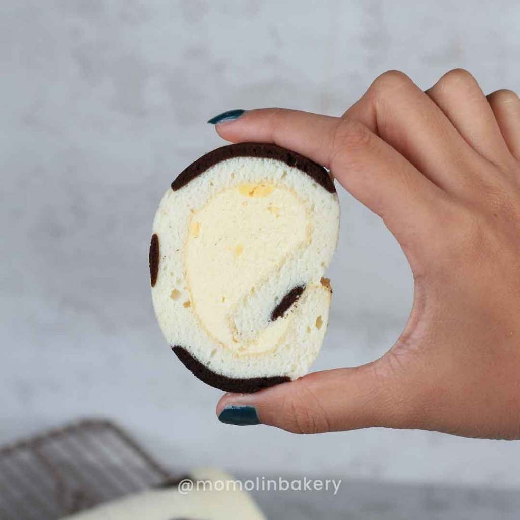 

Momolin Bakery Roll Cake Moo Moo - MooMoo Roll - Roll Cake Tema Sapi - Bolu Susu - Bolu Gulung -