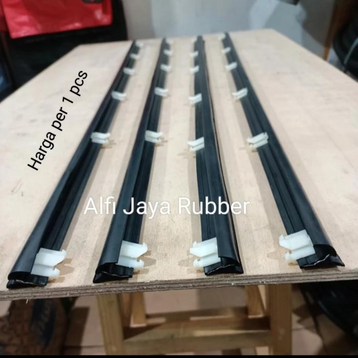 Pelipit kaca mobil Kijang Super/Kapsul