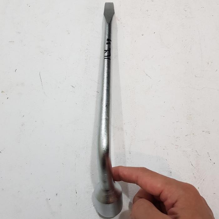 Kunci Roda Ban Mobil Universal 21 Avanza Innova Kijang Rush Agya Xenia Kode 083