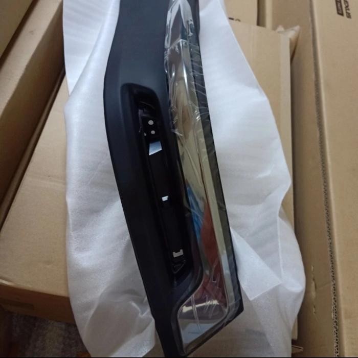 BODYKIT BEMPER BELAKANG INNOVA VENTURER ORIGINAL