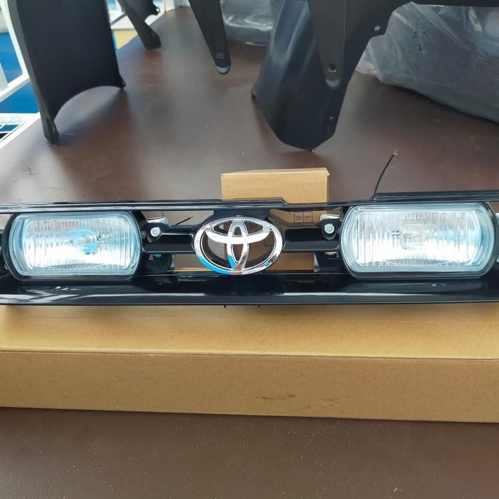 Grill Hella Corolla Ae 101