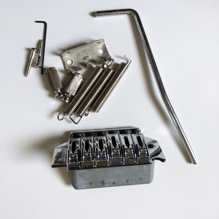 Tremolo Guitar Electric Ibanez Gio (Left/Kiri)