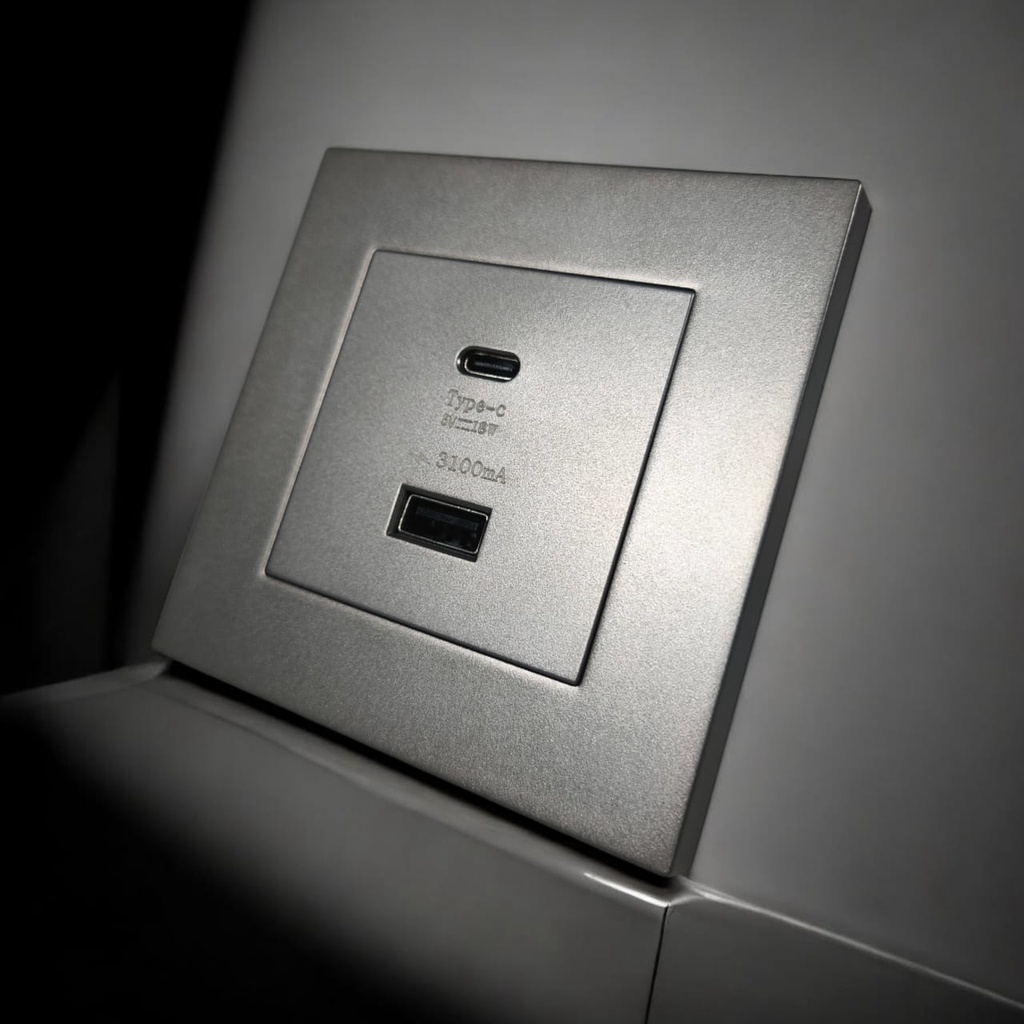 Stop Kontak Dinding USB Type C Multi Port Wall Socket 5V/3.1A