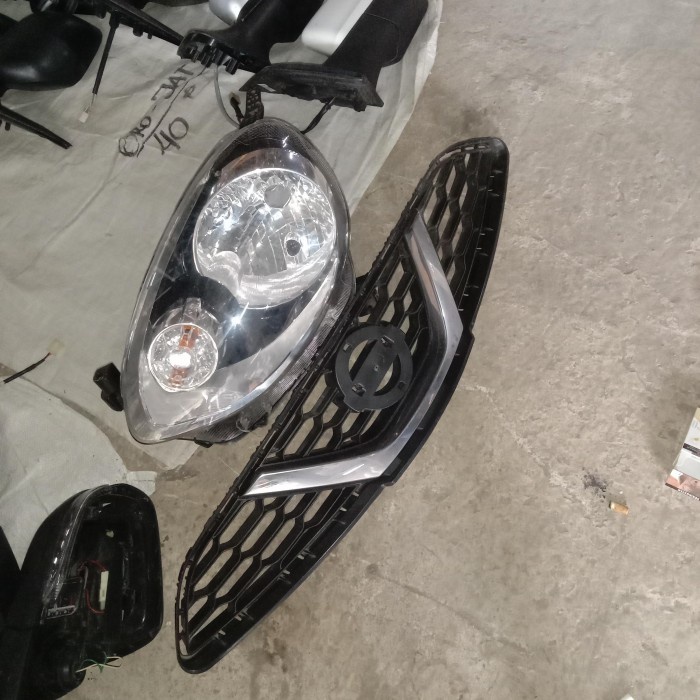 Grill Nissan March Original